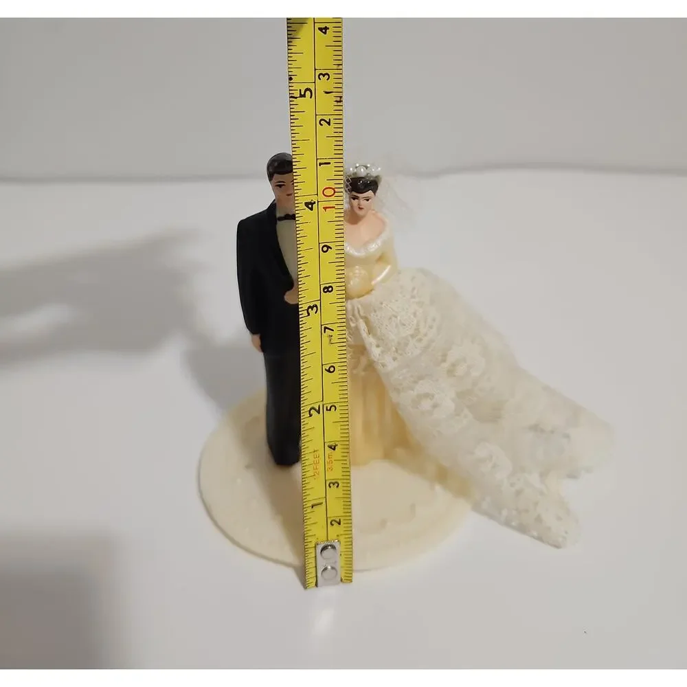 Vintage Bride Groom Wedding Cake Topper Lace Veil 50s 60s Retro Coquette
